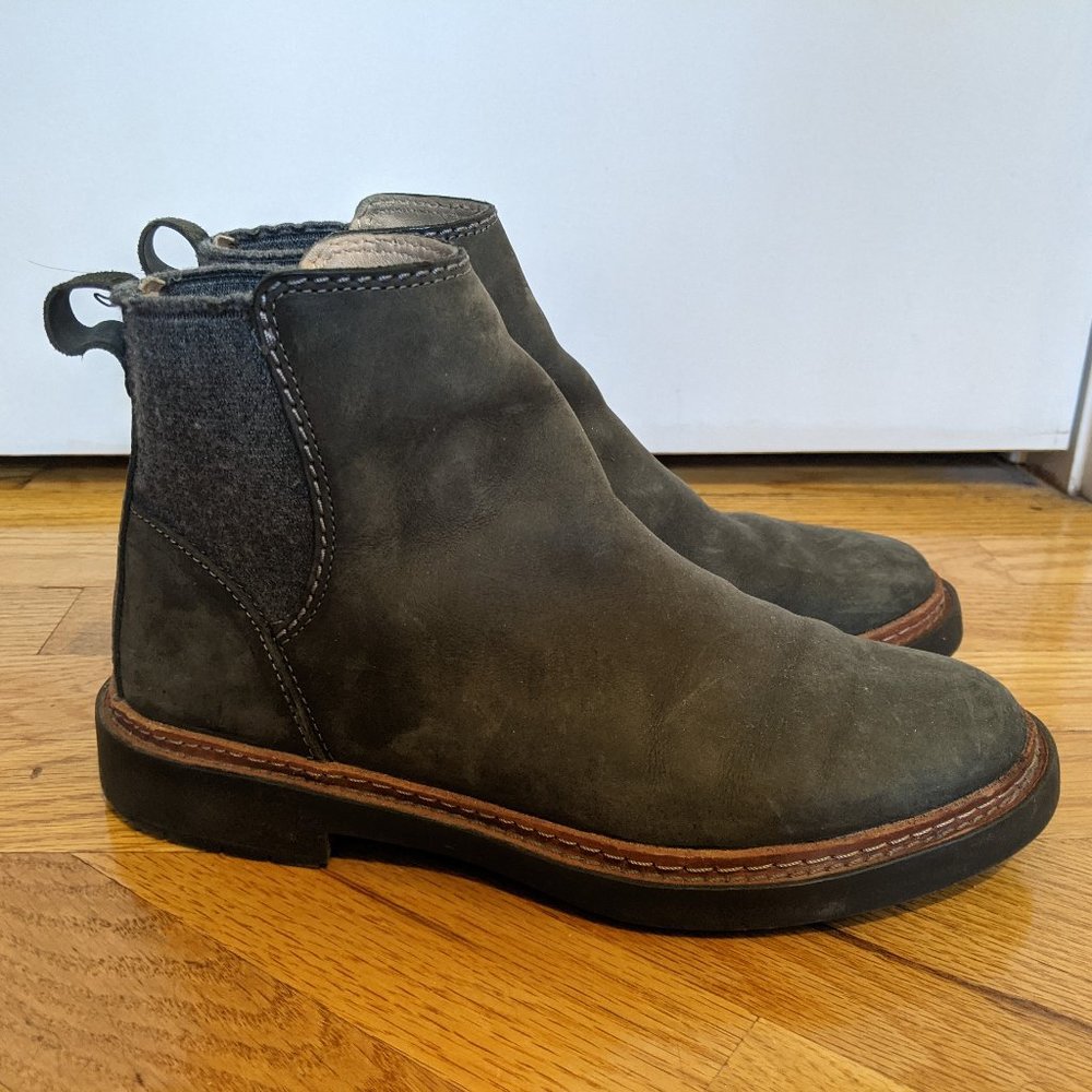 Clark's Gray Suede Chelsea Boot Women's 7.5 Gently Used & Great Condition